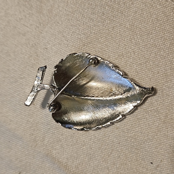 Vintage Signed Crown Trifari Leaf Floral Brooch Pin Silver Tone - Picture 3 of 4